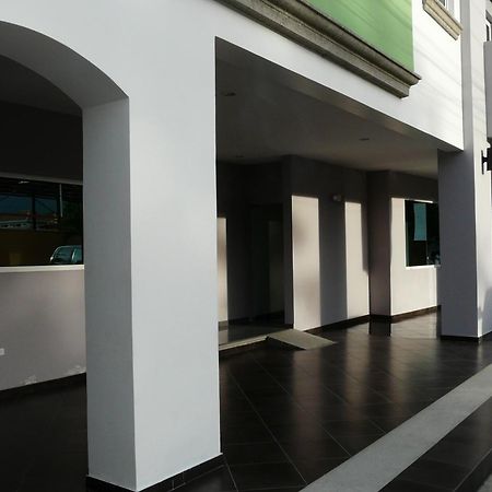 호텔 카사델 아르볼 갈레리아스 산페드로술라 외부 사진